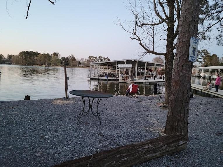 Bay Springs Country Inn & Marina Centre エクステリア 写真