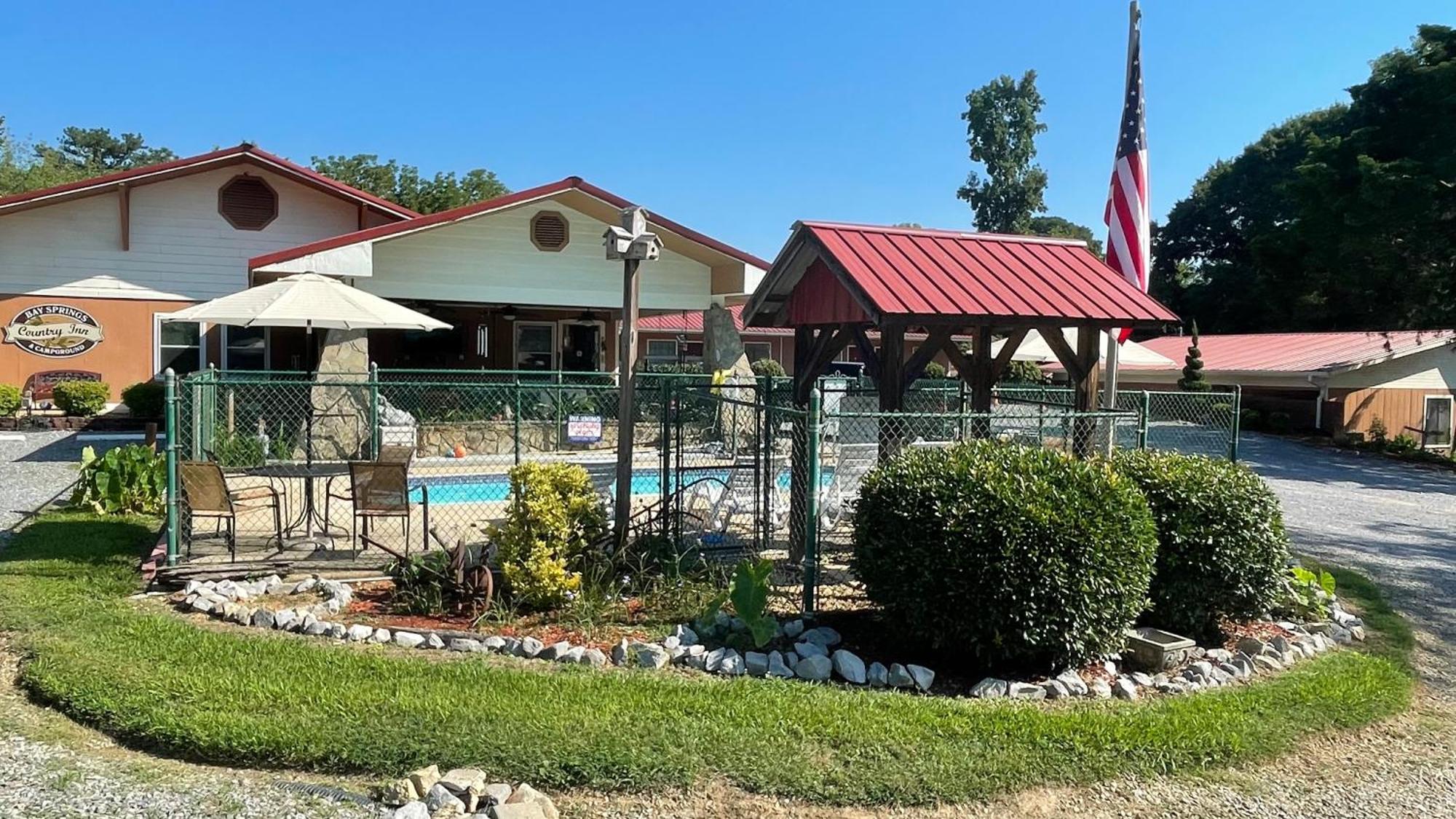 Bay Springs Country Inn & Marina Centre エクステリア 写真