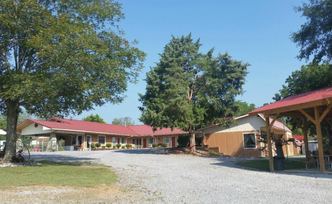Bay Springs Country Inn & Marina Centre エクステリア 写真