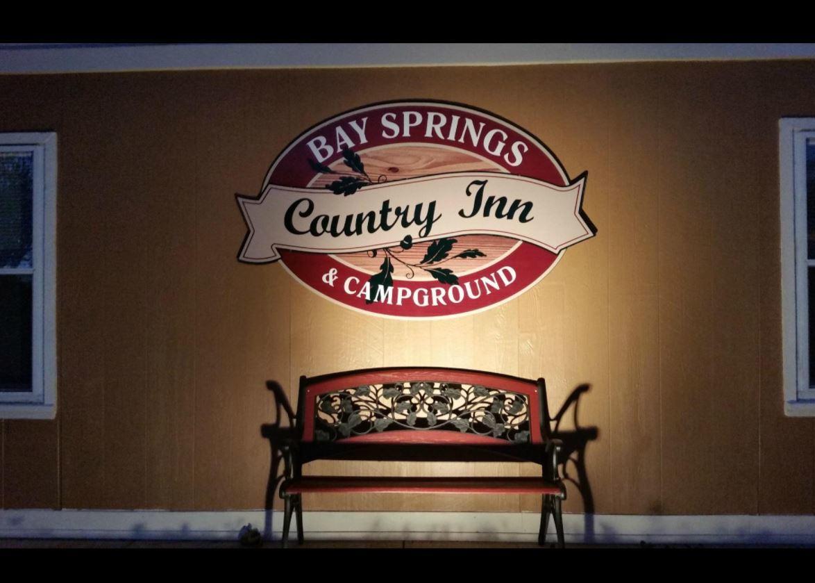 Bay Springs Country Inn & Marina Centre エクステリア 写真