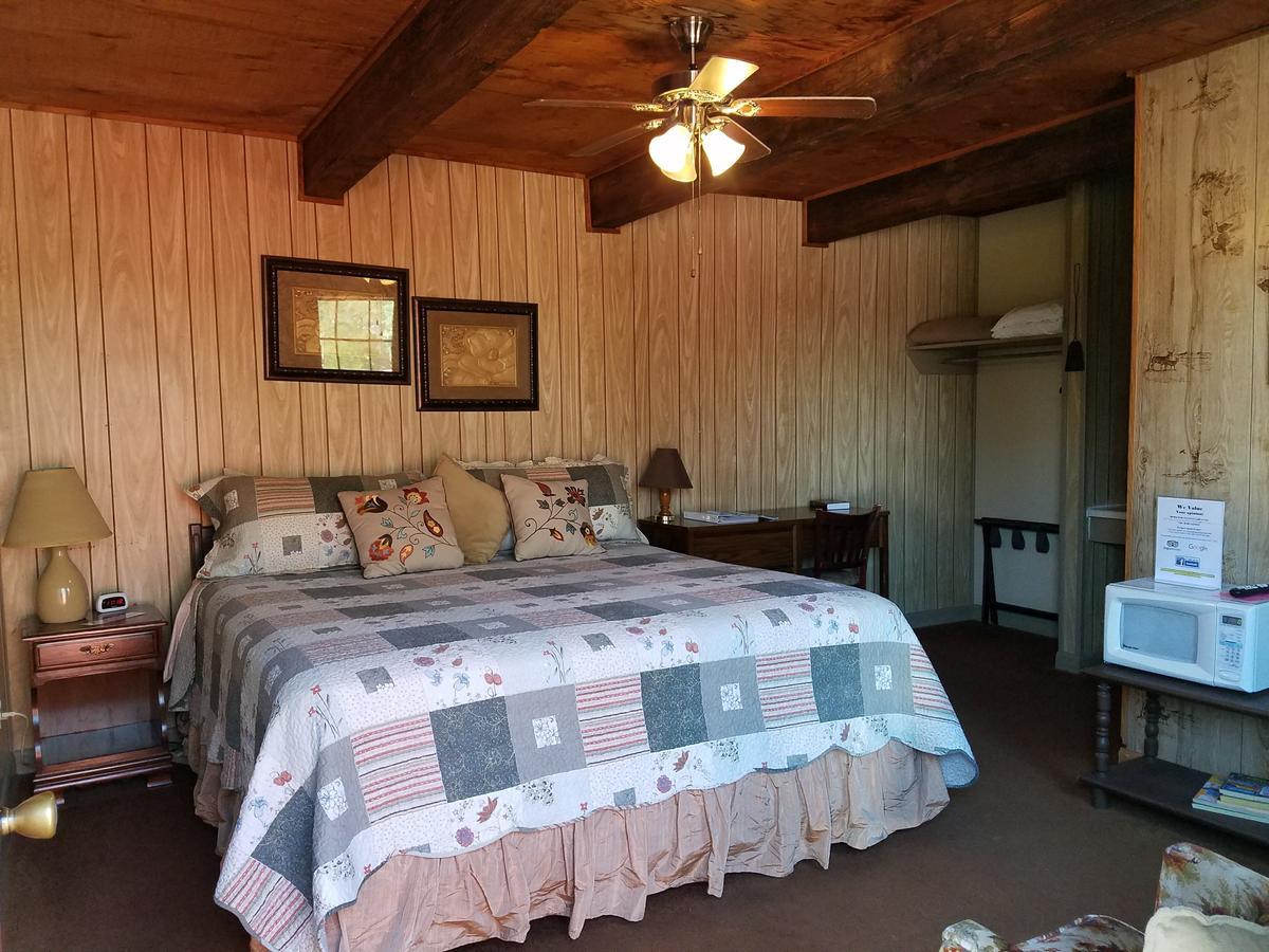 Bay Springs Country Inn & Marina Centre エクステリア 写真